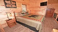 LOVER'S LOFT - PRIVATE ANTIQUE LOG CABIN BETWEEN GBURG & PF WITH GREAT VIEWS!!!
