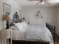 Historic Cottage Downtown