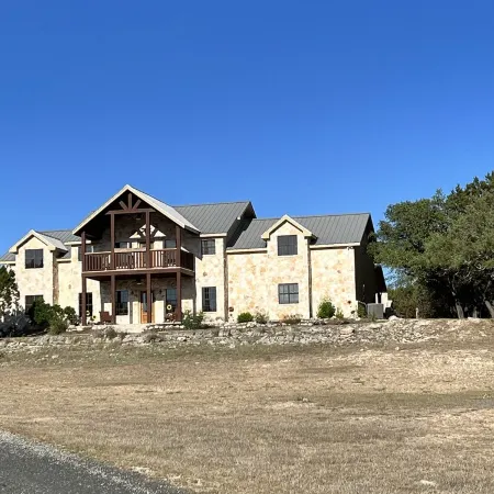 Beautiful 5/5.5 Home on 5 Acres w/Private Pool. River Access 2 m. Away