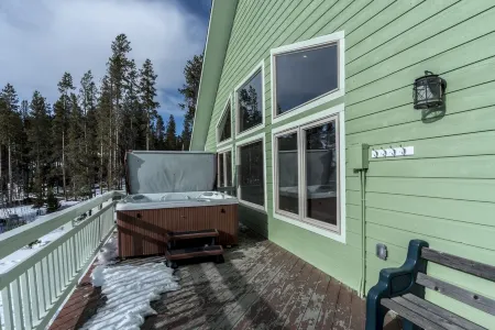 Spacious 6Br Mountain Getaway!  on Shuttle Route, Hot Tub, Game Room, Sleeps 16+ Отели рядом с достопримечательностью «Grand Park Community Recreation Center»