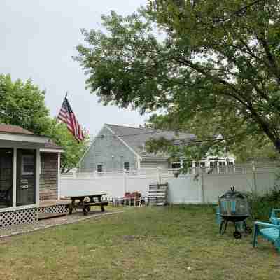 Walk to family friendly beach in West Dennis! Hotel Exterior