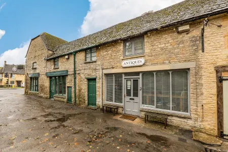 The Old Antique Shop Town Centre Stylish House