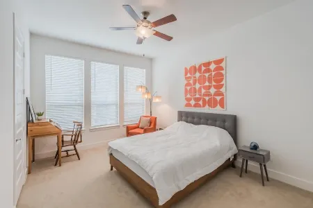 Contemporary Home with Office, Centrally Located Отели рядом с достопримечательностью «TUMI Store - Legacy West»