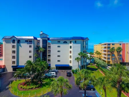 3 bed 3 bath Penthouse Spectacular Panaoramic views of beach and intracoastal!!!