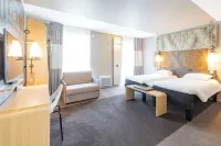 Ibis Saint-Malo Plage Hotel dekat St. Vincent de Paul Parish Alet