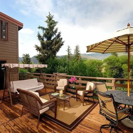 Aspen Riverhouse-Riverfront Family Vacation