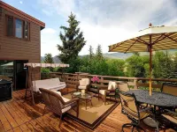 Aspen Riverhouse-Riverfront Family Vacation