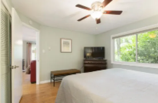 Treetop Chalet-4 Mins to DT Avl, 10 Mins to Blue Ridge Parkway, Dog Friendly, FP