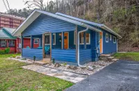 Walk to Gatlinburg - Covered Porch - EV - Fireplace - Clean - Location - Arcade