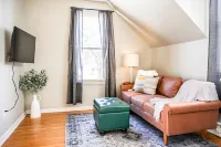 Stylish Downtown Fargo 2 Bedroom, Steps from Sanford