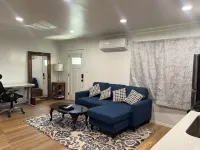 Charming 1-bedroom house with WiFi and kitchen in Santa Clarita