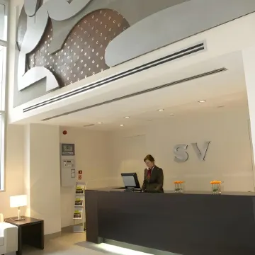 Suites Viena Plaza de España Отели рядом с достопримечательностью «Небоскреб "Испания"»