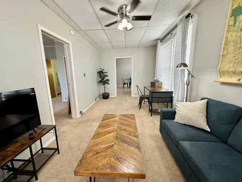 Cozy 1BR on Main St 10 min to Indy Hotels in Beech Grove