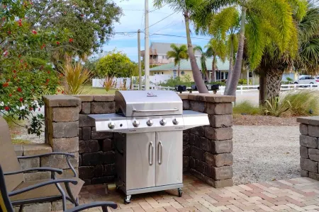 Updated Beach House.  Walk to Beach, Shop, Waterfront Dining 2 Bed 1 Bath Отели рядом с достопримечательностью «Venice Myakka River Park»