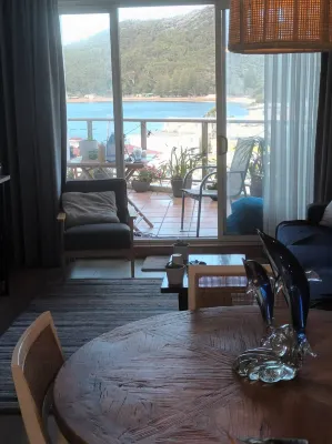Shoal Bay with Ocean Views and Private Ensuite a share stay in 2 bedroom unit 제니스 비치 토마리 주변 호텔
