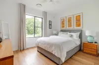 Charming Luxury Rural Cottage Close to National Parks and City of Sydney Hotel dekat Turner Fire Trail Loop walk