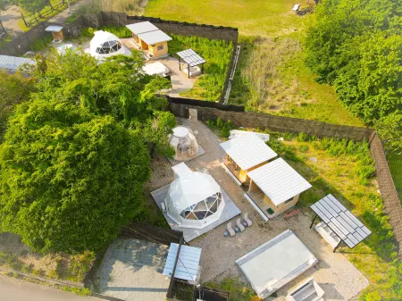 Dots by Dot Glamping Suite 001 Отели рядом с достопримечательностью «Saiko Iyashi no Sato Nenba»