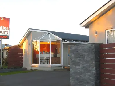 Buller Court on Palmerston Hotel a 