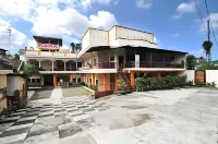 Hotel Kana Kaliurang - Parkplatz