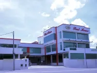 Lsh Rest House Hoteles en Jitra