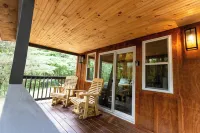 Remote Tiny Cabin/Mountain Hiking/National Forest!