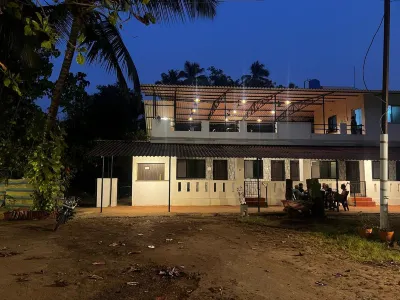 SeaFront - Beach Cottage Hotel dekat Alibag Beach Rd