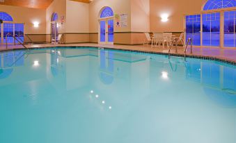 Country Inn & Suites by Radisson, Chippewa Falls, WI