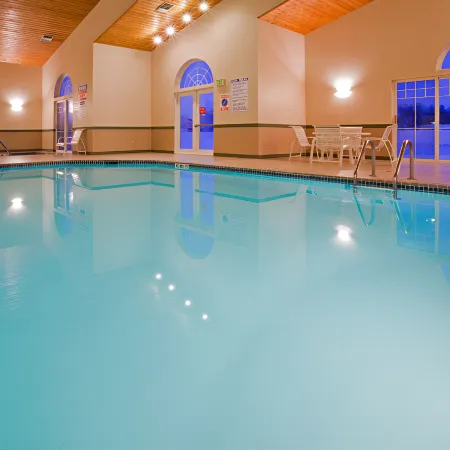 Country Inn & Suites by Radisson, Chippewa Falls, WI
