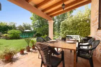GINA - Nice house with private pool and Free Wifi Hôtels à proximité de : Can Majoral