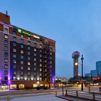 โรงแรม ฮอลิเดย์ อินน์ เอ็กซ์เพรส ดัลลัส ดาวน์ทาวน์ บาย IHG โรงแรมใกล้พิพิธภัณฑ์ชั้นที่หก ดีลีย์พลาซ่า