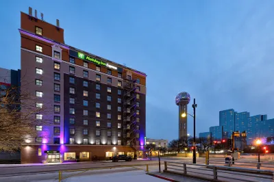 Holiday Inn Express DALLAS DOWNTOWN by IHG Отели рядом с достопримечательностью «Район Бишоп Артс»