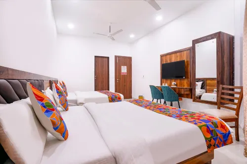 FabHotel Elvis International - Bintang 2