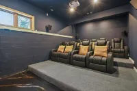 5 BR Luxury Escape with Hot Tub, Home Theater, Arcade, Min from Lake & Slopes