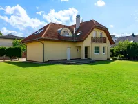 Pool & Garden Villa