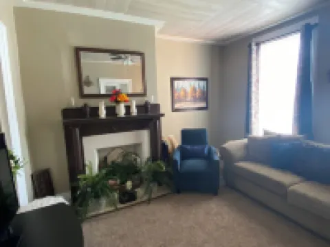 Charming Wheeling Island home. Large cozy and spacious! Your home away from home 惠靈酒店