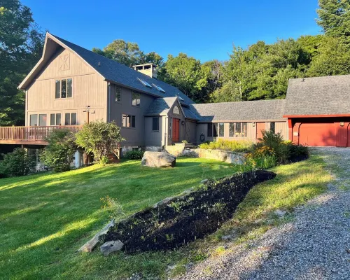 Spacious + Private Ski Lodge on 20+ Acres - 10 min to Stratton, 5 min to Bromley Hotels in Winhall