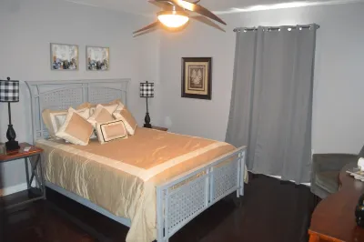 POOL HOME - SUN & BEACH-5-BED 3-BATH-COME RELAX AND ENJOY PALM COAST !!!