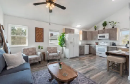 Charming, Quiet & Private Apt in Great Location w/ Wi-Fi & Laundry