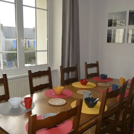House 5 Bedrooms, 2 bathrooms, enclosed garden 800m from Morgat beach