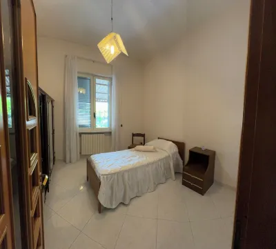 Casa signorile Marianna Hotel in zona Centro Commerciale "Vulcano Buono"