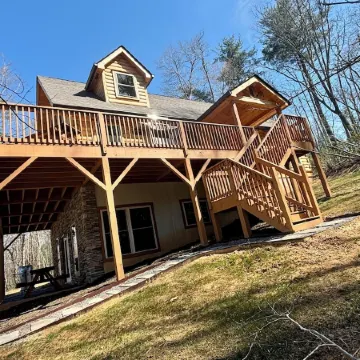 Spacious 5-king bedroom cabin with private bathrooms minutes from Asheville.