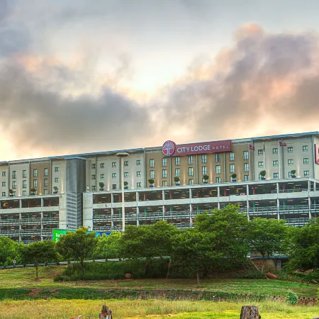 City Lodge Hotel at or Tambo International Airport Отели рядом с достопримечательностью «Императорский дворец»