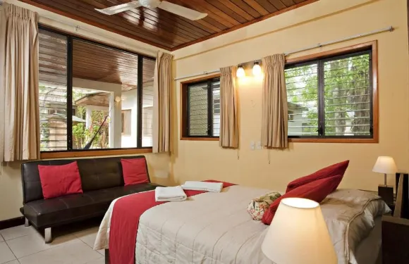 蒂卡爾捷豹酒店