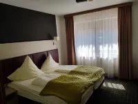 Rhönblick Landhotel - Restaurant - Countrypub Hotels in Hunfeld