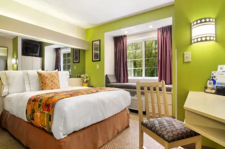 Hometown Inn & Suites Jacksonville Butler Blvd./Southpoint