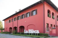 Agriturismo la Biòca فنادق في سيرالونجا دي ألبا