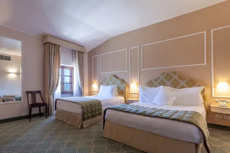 Hotel Villa San Lucchese Отели в г. Поджибонси