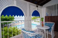 Hibiscus Lodge Hotel - Beach