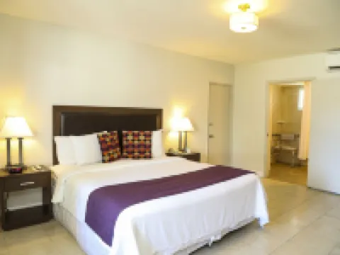 โรงแรมคอลลินส์ โรงแรมในไมอามีบีช