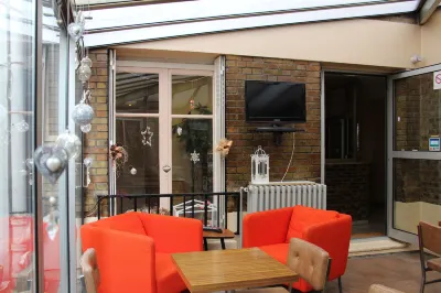 Hôtel de la Comète Hotels near Parc des Buttes Chaumont